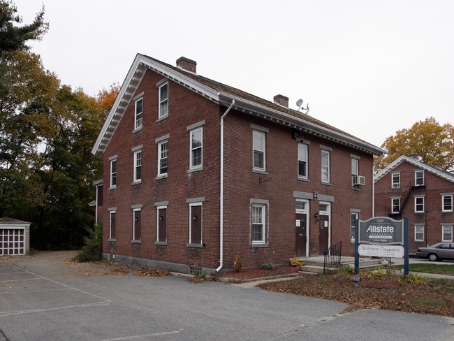 1394-1396 Mendon Rd in Cumberland, RI - Building Photo - Building Photo