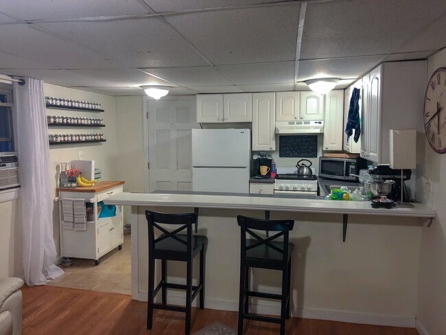 6 Alberta Ter, Unit 2R in Cambridge, MA - Building Photo - Building Photo