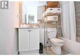 3555 Derry Rd E in Mississauga, ON - Building Photo - Building Photo