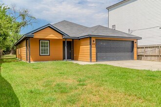 834 Elkhart St in Houston, TX - Building Photo - Building Photo