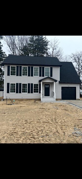 17 Elliot Ave in Lake Grove, NY - Building Photo