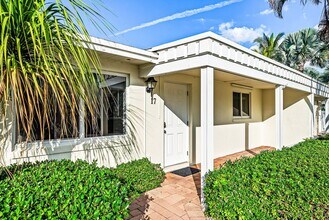 17 Fayette Dr in Boynton Beach, FL - Building Photo - Building Photo