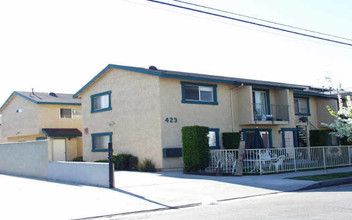 423 W Roosevelt Ave in Montebello, CA - Foto de edificio - Other