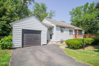 14 Holly Ln in Latham, NY - Building Photo - Building Photo