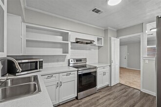 1916 N Logan St in Texas City, TX - Building Photo - Building Photo