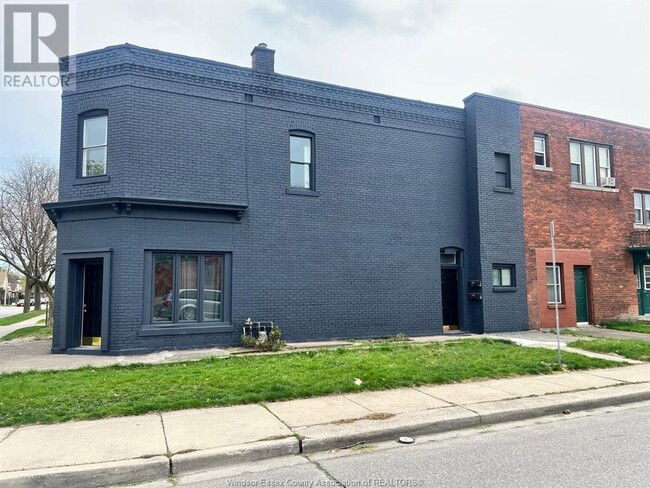 701 Marentette Ave