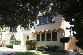 132 N Clark Dr in Beverly Hills, CA - Building Photo - Building Photo