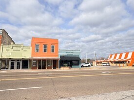 2036 Avenue F in Bay City, TX - Building Photo