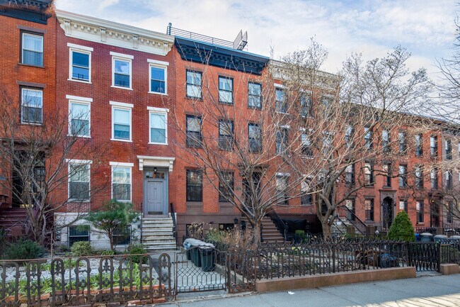 16 4th Pl in Brooklyn, NY - Foto de edificio - Building Photo