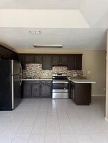 1800 Oasis Dr, Unit 102 in Mission, TX - Building Photo