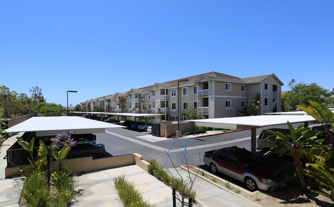 Vintage Pointe Apartments in Oceanside, CA - Foto de edificio - Building Photo