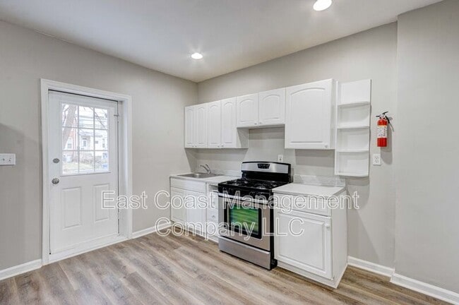 2854 Oakley Ave in Baltimore, MD - Building Photo - Building Photo
