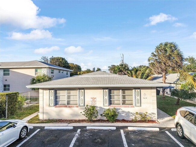 property at 709 SE 15th St