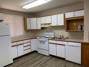 235 28 St S in Lethbridge, AB - Building Photo - Building Photo