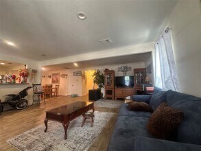 3331 Longhorn Dr in Houston, TX - Foto de edificio - Building Photo