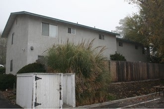 7500 Sombrilla Ave in Atascadero, CA - Building Photo - Building Photo