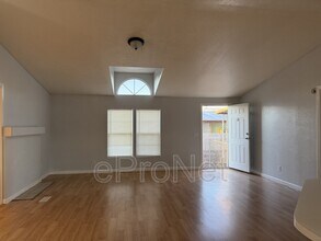 3530 Death Valley Dr in Las Vegas, NV - Building Photo - Building Photo
