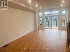 1810 Donald Cousens Pkwy in Markham, ON - Building Photo - Building Photo