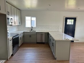 2502 W 154th St in Gardena, CA - Building Photo - Building Photo