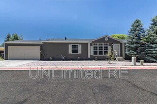 1679 W Stephen Dr in Flagstaff, AZ - Building Photo