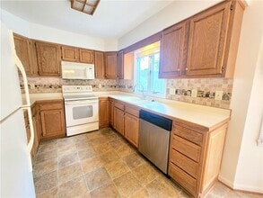 9 Wisteria Ln in Rochester, NY - Building Photo - Building Photo