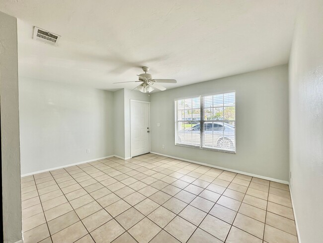 7433 Pebble Beach Rd in Ft. Myers, FL - Foto de edificio - Building Photo