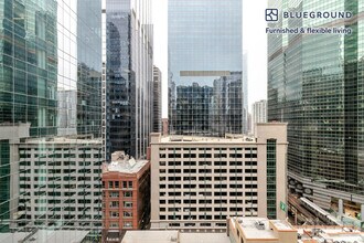 215 W Lake St in Chicago, IL - Building Photo - Building Photo