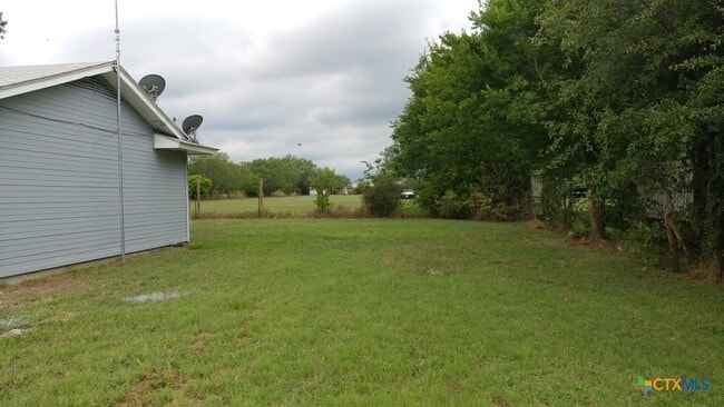 326 Muehl Rd in Seguin, TX - Building Photo - Building Photo