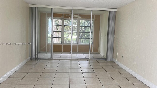 9495 Evergreen Pl in Davie, FL - Building Photo - Building Photo
