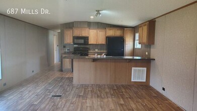 687 W Mills Dr in Towanda, KS - Building Photo - Building Photo