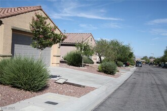 11608 W Sleepy Heaven Pl in Las Vegas, NV - Building Photo - Building Photo