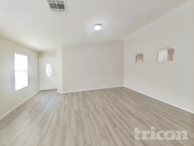 7739 Whitesboro Ct in Las Vegas, NV - Foto de edificio - Building Photo