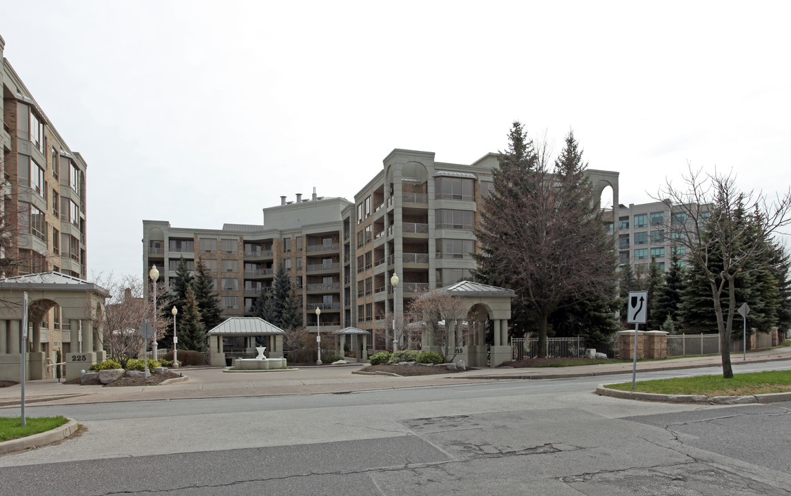 The Tapestry in Toronto, ON - Building Photo