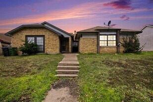 2412 Limestone Dr in Arlington, TX - Building Photo