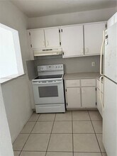 13900 Lake Placid Ct in Miami Lakes, FL - Building Photo - Building Photo