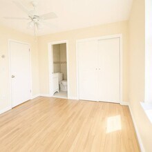 530 Throgs Neck Expy in Bronx, NY - Building Photo - Building Photo