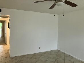 3076 Cornwall D in Boca Raton, FL - Building Photo - Building Photo