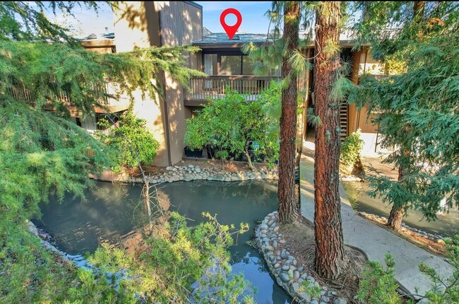 2468 Larkspur Ln, Unit #356 in Sacramento, CA - Foto de edificio - Building Photo