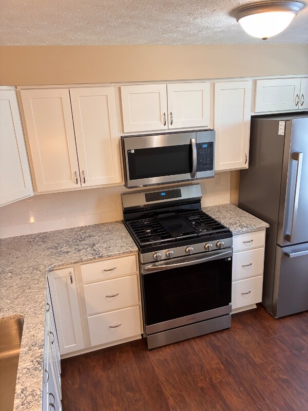 802 Lexington Dr in Aliquippa, PA - Building Photo - Building Photo