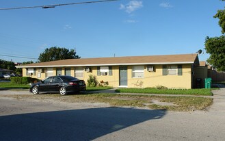 10801 SW 7th St in Miami, FL - Building Photo