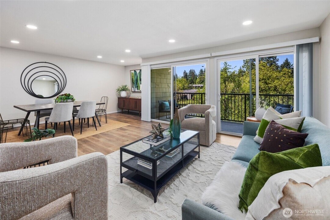 6674 138th Ave NE in Redmond, WA - Building Photo