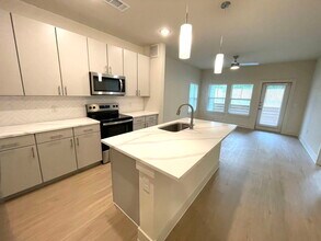 1350 W Taylor St in Sherman, TX - Building Photo - Building Photo