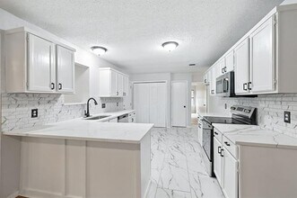 712 Greenleaf Dr in Arlington, TX - Building Photo - Building Photo