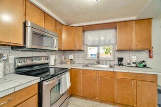 8937 Catalina Dr in Port Richey, FL - Building Photo - Building Photo