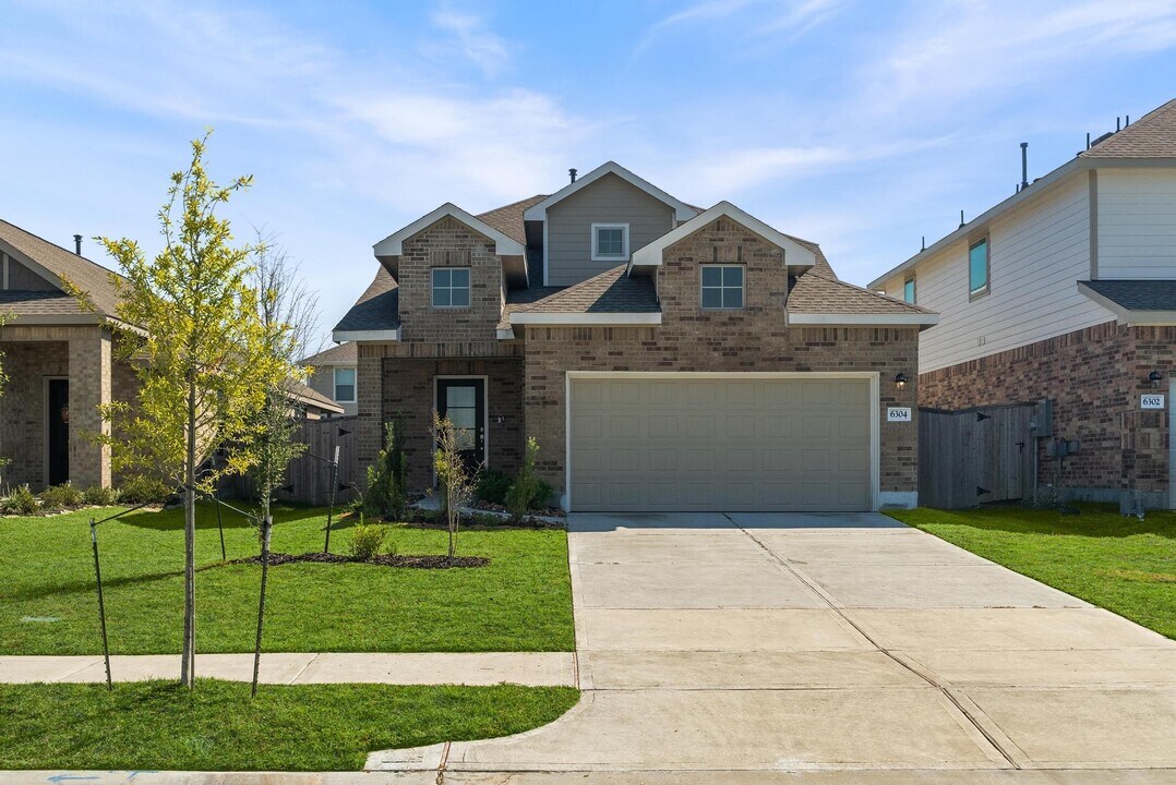 6304 Barrington Clf Trl in Houston, TX - Building Photo