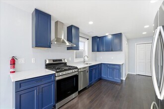 225 Freeman Ave in Jersey City, NJ - Building Photo - Building Photo