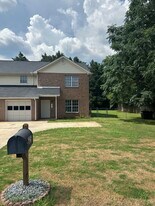 225 Cook St in Cartersville, GA - Building Photo