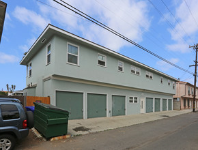 1702 S Pacific St in Oceanside, CA - Foto de edificio - Building Photo