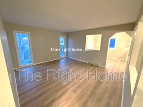 8617 S 143rd Ave in Omaha, NE - Building Photo - Building Photo