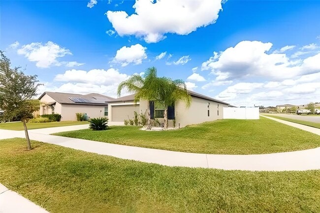3010 Lytton Hall Dr in Zephyrhills, FL - Building Photo - Building Photo